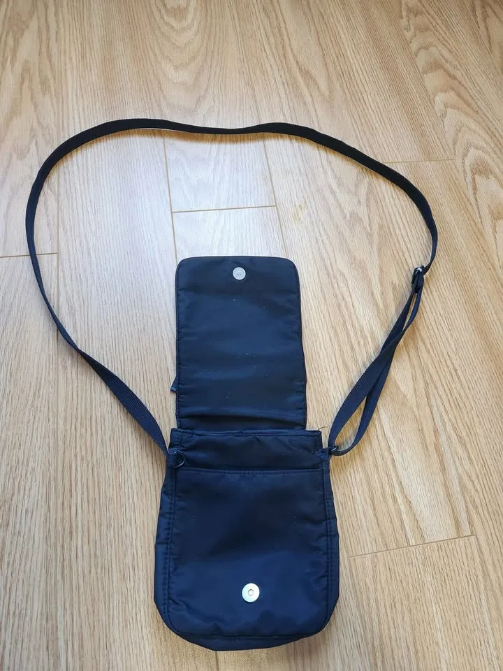 Hedgren Urban Crossbody Bag image indicator(2)