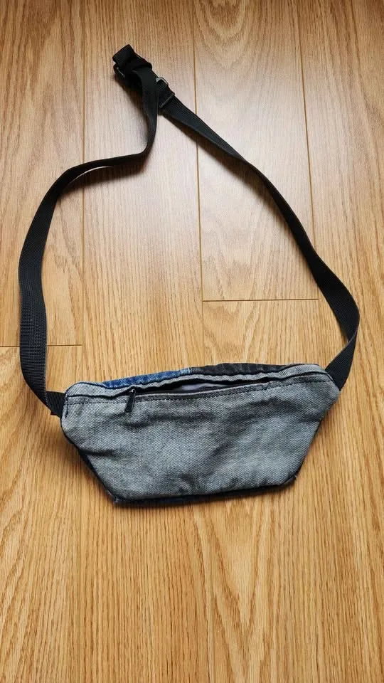 Levi's Denim Sling Bag / Crossbody Fanny Pack image indicator(2)