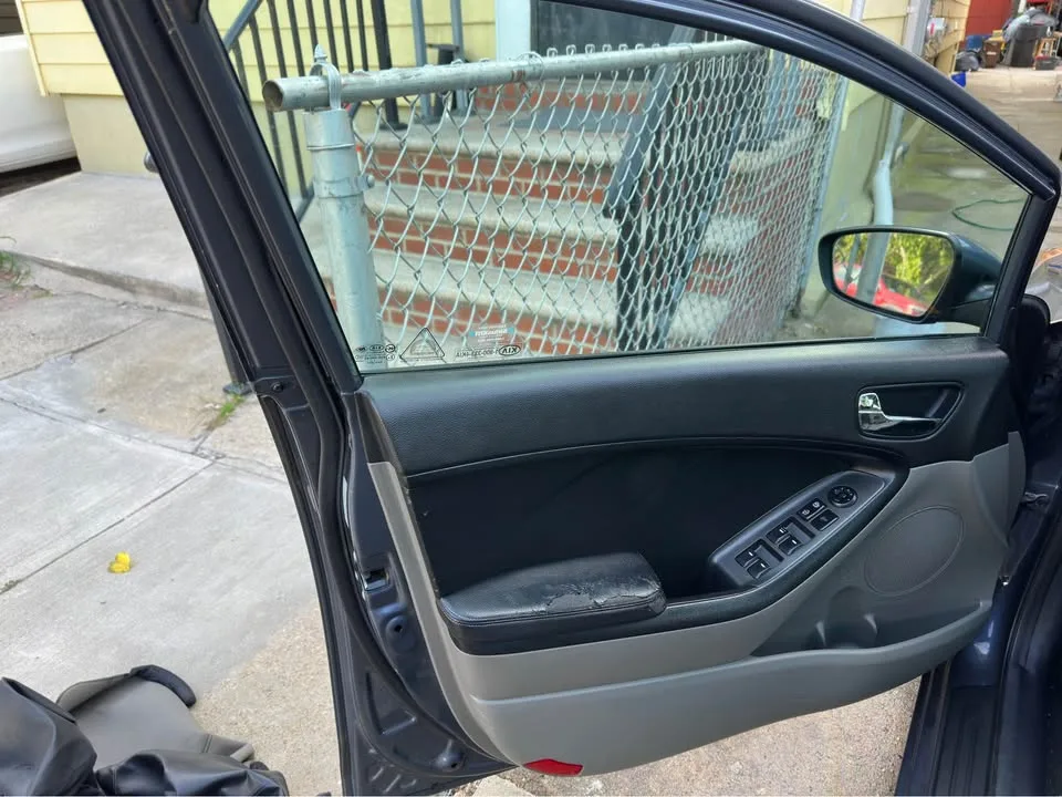 2014 Kia Forte Sedan image indicator(8)