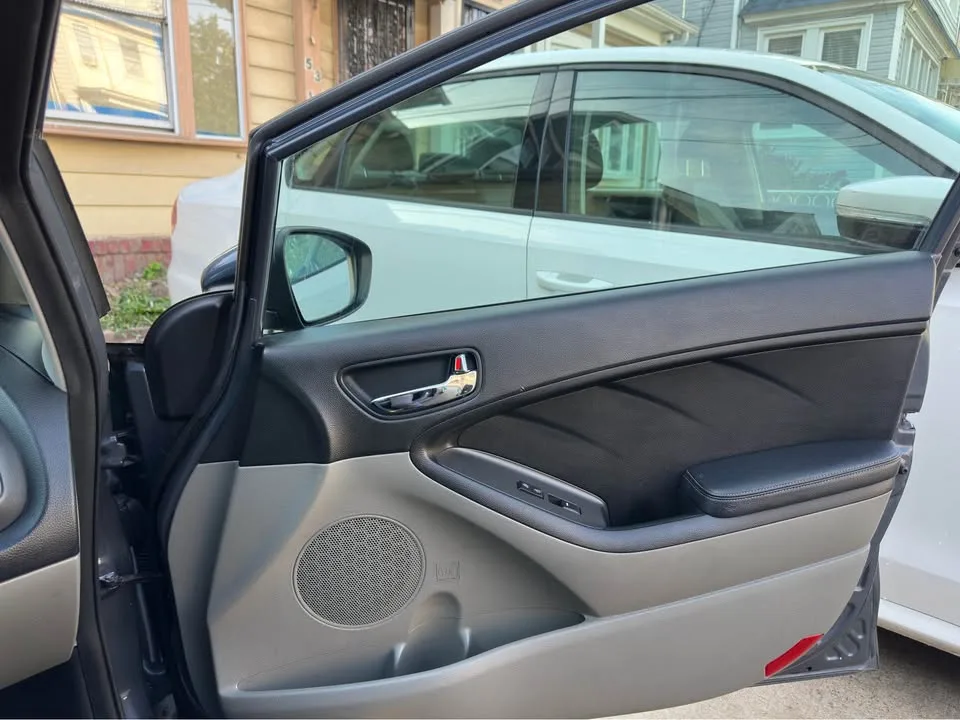 2014 Kia Forte Sedan image indicator(9)