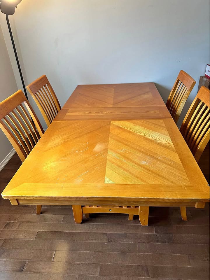 7 Piece Dinning Table and Chairs