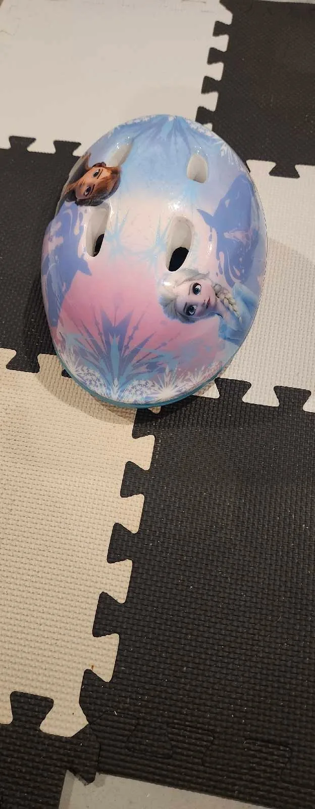 Girls bike helmet (frozen) image indicator(2)
