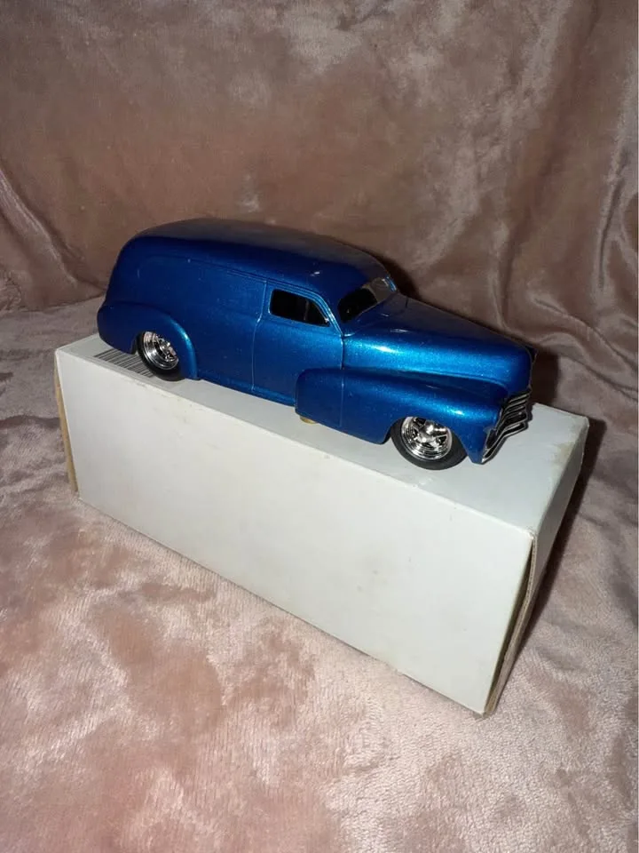 Large Diecast Cars image indicator(4)