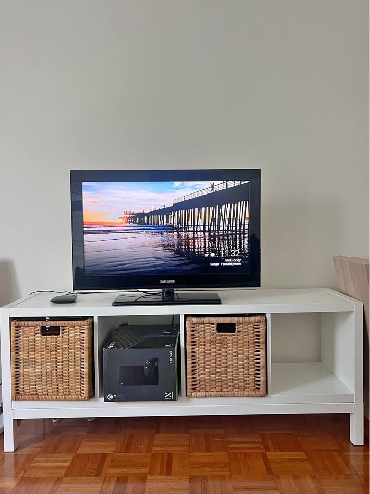 Samsung 32" HDTV + Xiaomi Mi Box (Android TV 4K Streamer)