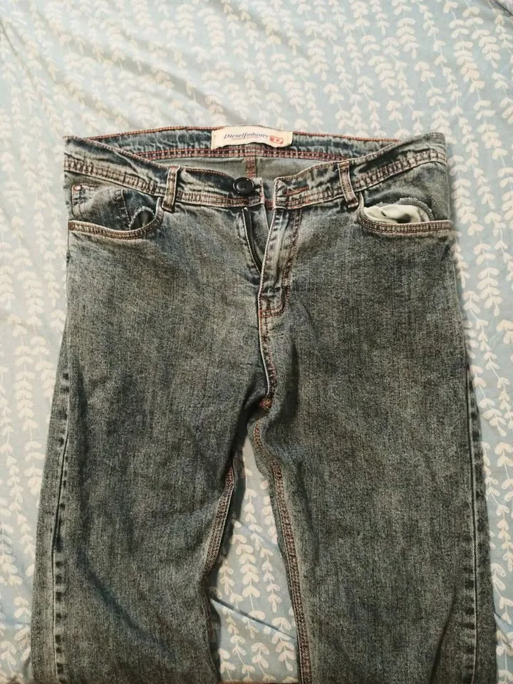 Barely Used Men's Jeans image indicator(2)