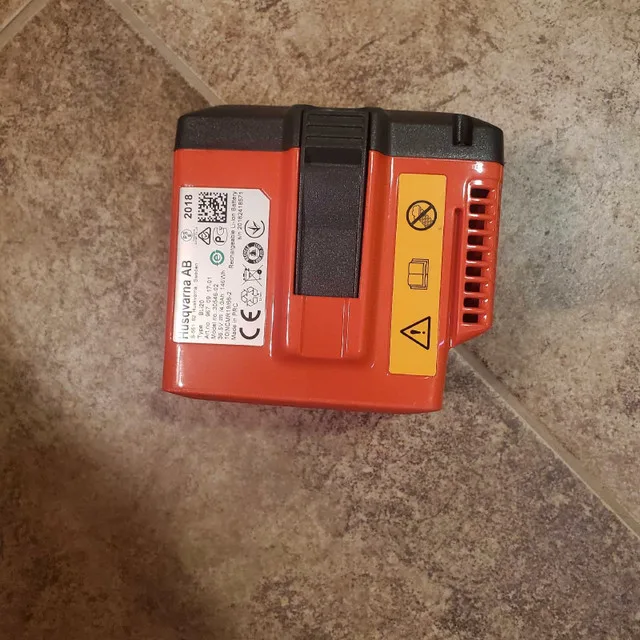Husqvarna BLi 20 Lithium Ion Battery image indicator(3)