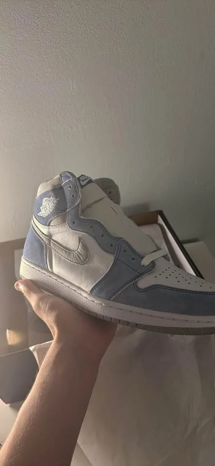 Jordan 1 Hyper Royal smoke grey image indicator(3)