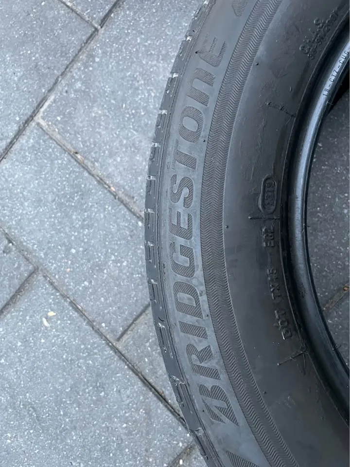 Bridgestone All-season Tires image indicator(2)