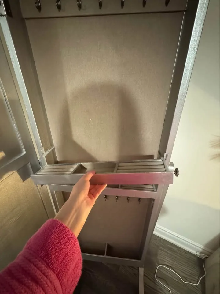 Hayworth Floor mirror, jewellery storage image indicator(3)