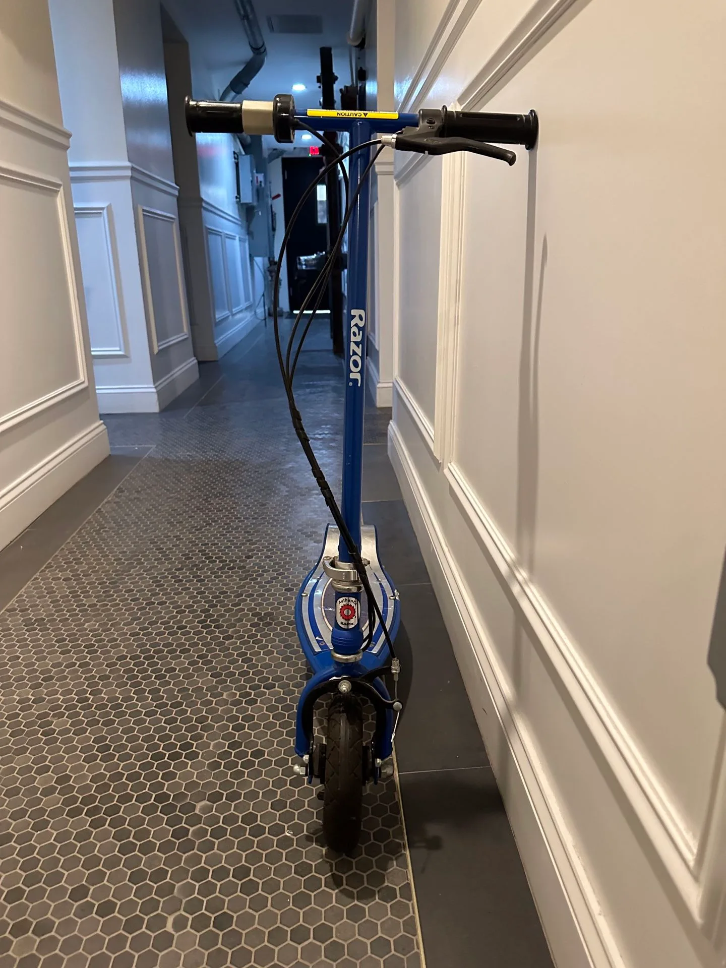 Razor E100 Electric Scooter - Blue image indicator(2)