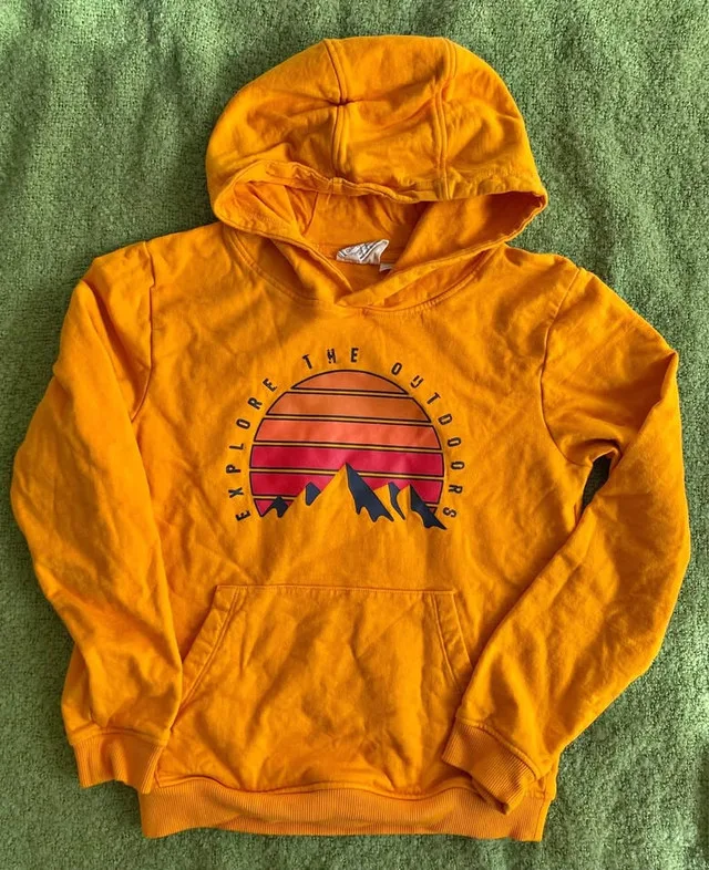 Kids Hoodie Size 8 🥕 thumbnail