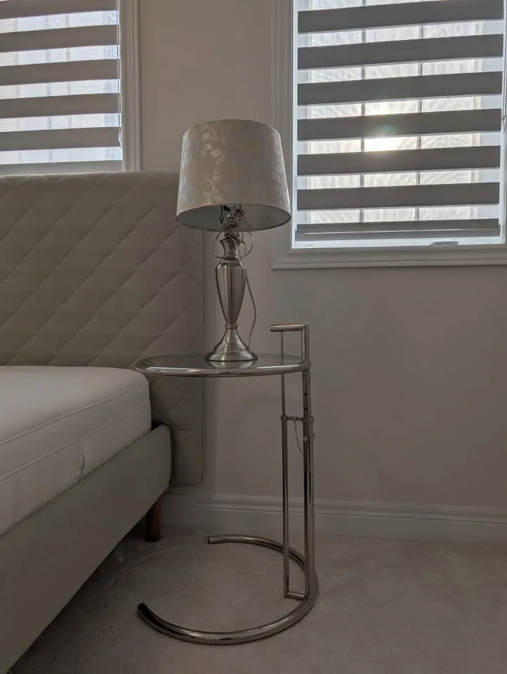 Mobilia accent table/nightstand 2x image indicator(3)