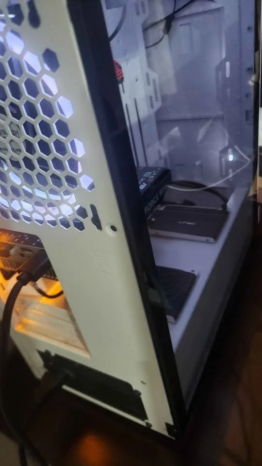 White Gaming PC RGB image indicator(2)