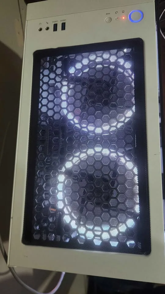 White Gaming PC RGB image indicator(3)