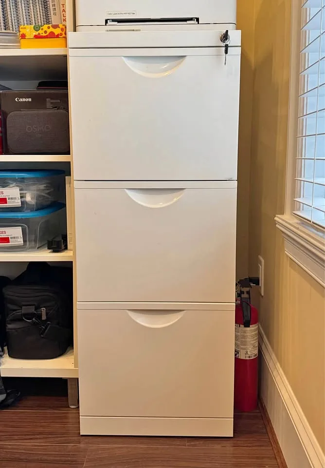 Metal Filing Cabinet 3-drawer with key thumbnail