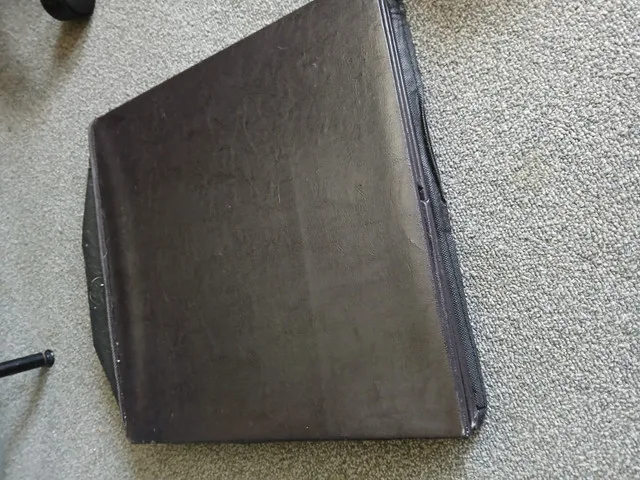 2 Foldable Storage Seats image indicator(3)