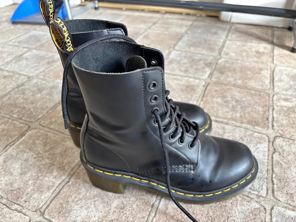 Dr martens womens with heels thumbnail