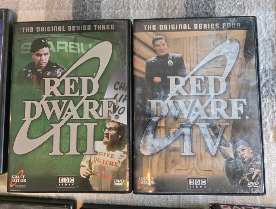 Red Dwarf Seasons 1-8 DVDs + Back to Earth image indicator(3)