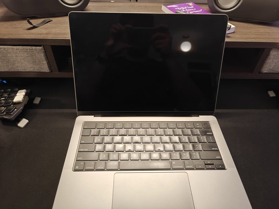 14" Macbook Pro (M1 Pro) 2021 - photo 2