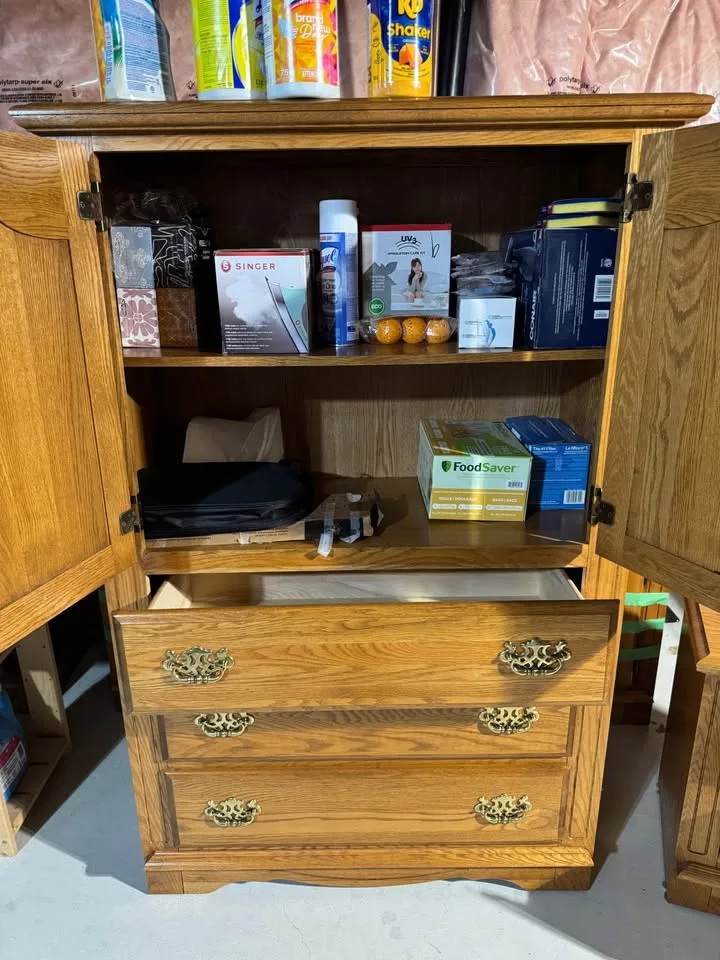 Solid Wood Bedroom Set image indicator(2)