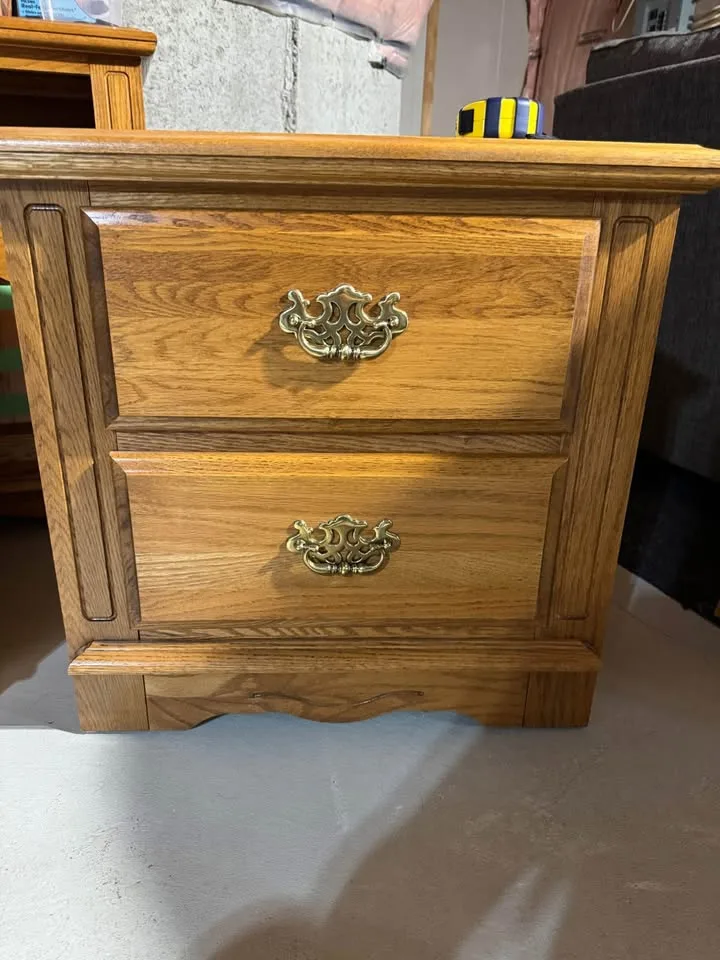 Solid Wood Bedroom Set image indicator(3)