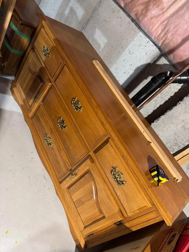 Solid Wood Bedroom Set image indicator(7)