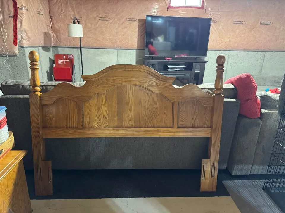 Solid Wood Bedroom Set image indicator(9)