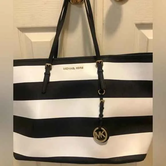 Michael Kors Jet Set Travel tote bag image indicator(2)