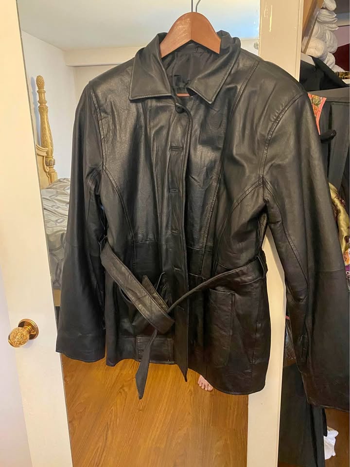 Women’s Vintage Short Leather Jacket