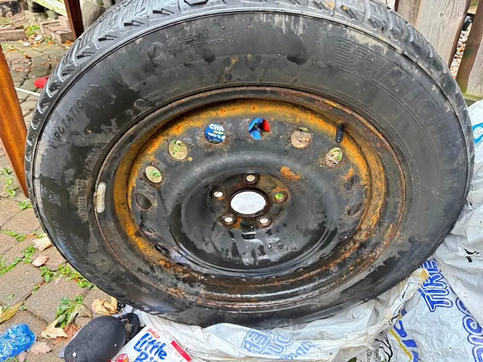 4 Michelin snow tire with rims 2356018 thumbnail