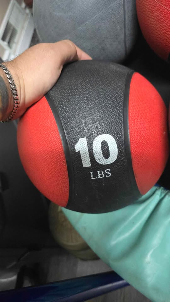 Medicine balls 8 lb and 10 lb - photo 2