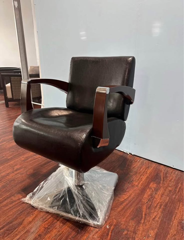 Hair salon and barber chairs - photo 2