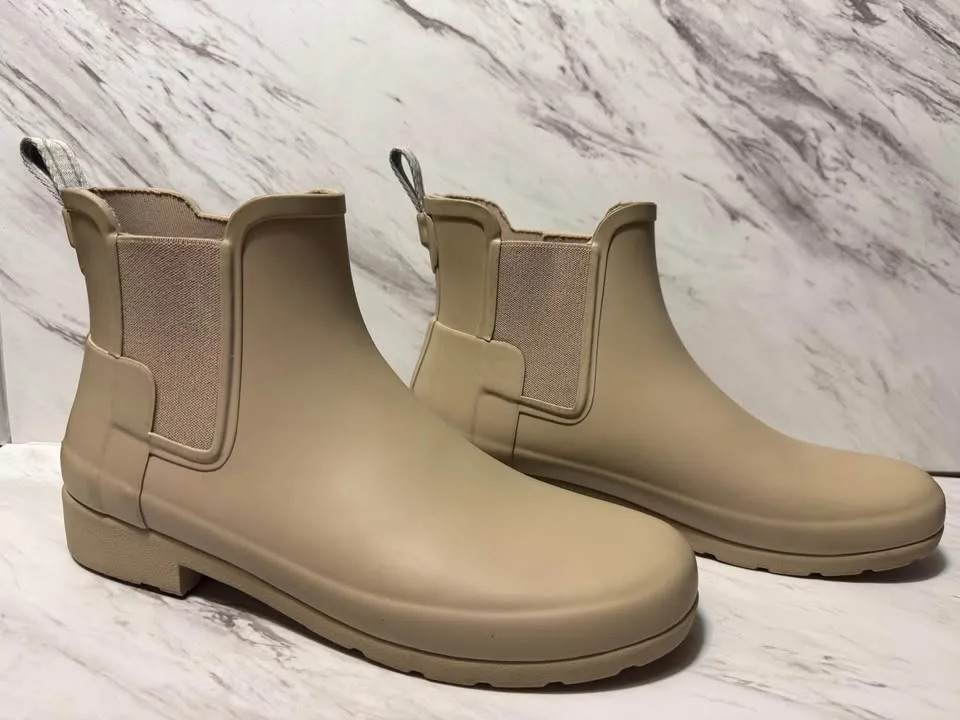 Hunter women’s refined slim fit Chelsea boot image indicator(2)