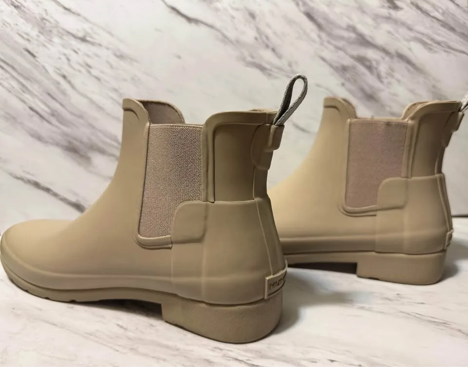 Hunter women’s refined slim fit Chelsea boot image indicator(3)