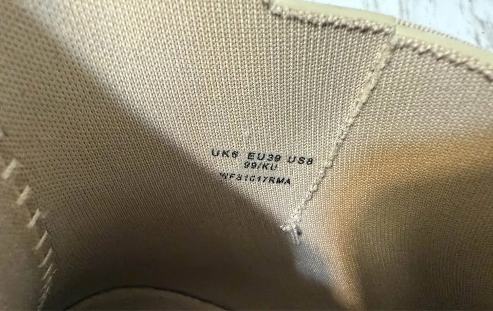 Hunter women’s refined slim fit Chelsea boot image indicator(7)