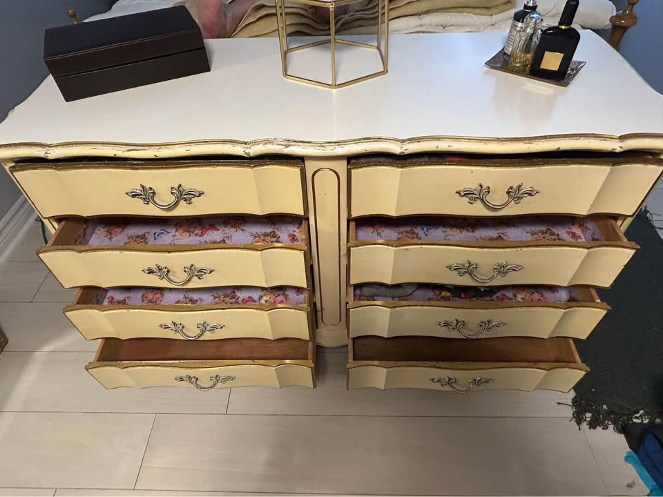 Vintage French Country Dresser by Dixie Furniture - photo 2