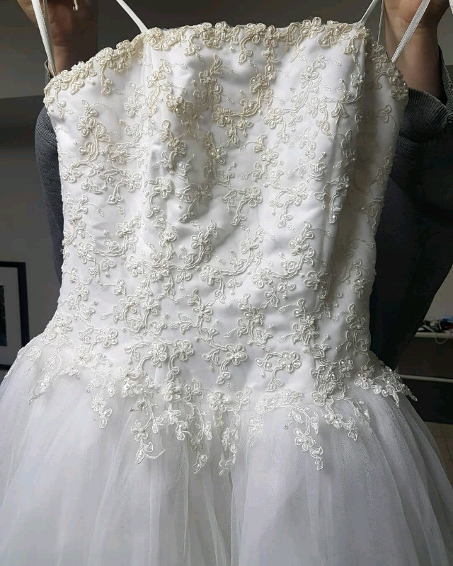 Alan Cherry Wedding Dress w/ Veil! Size 8