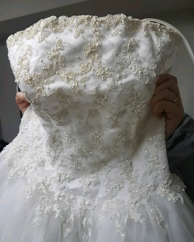 Alan Cherry Wedding Dress w/ Veil! Size 8 image indicator(6)