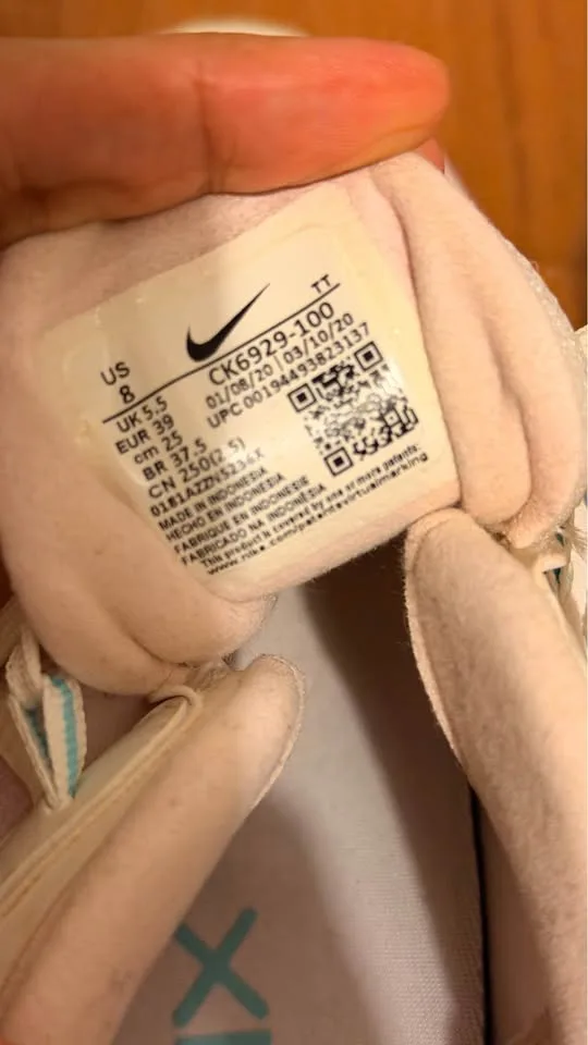 Nike Air Max 270 React SE Summit White / Sail Women’s 8.0 image indicator(6)