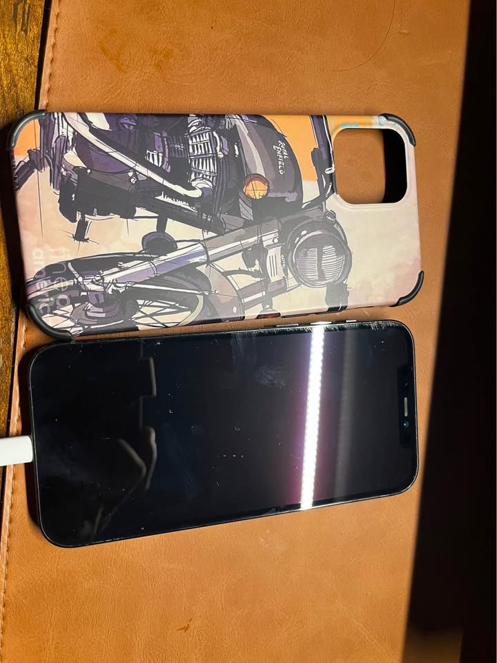 iPhone 12 Pro (Graphite, 128GB) + 3 Cases - photo 3