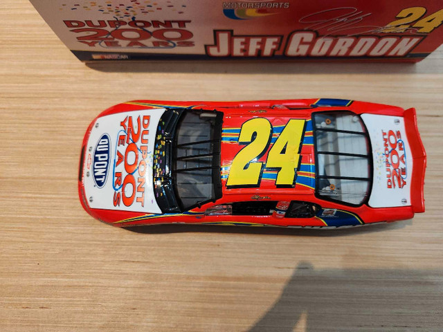 Jeff Gordon DuPont 200th Anniversary 1/24 Diecast - photo 2