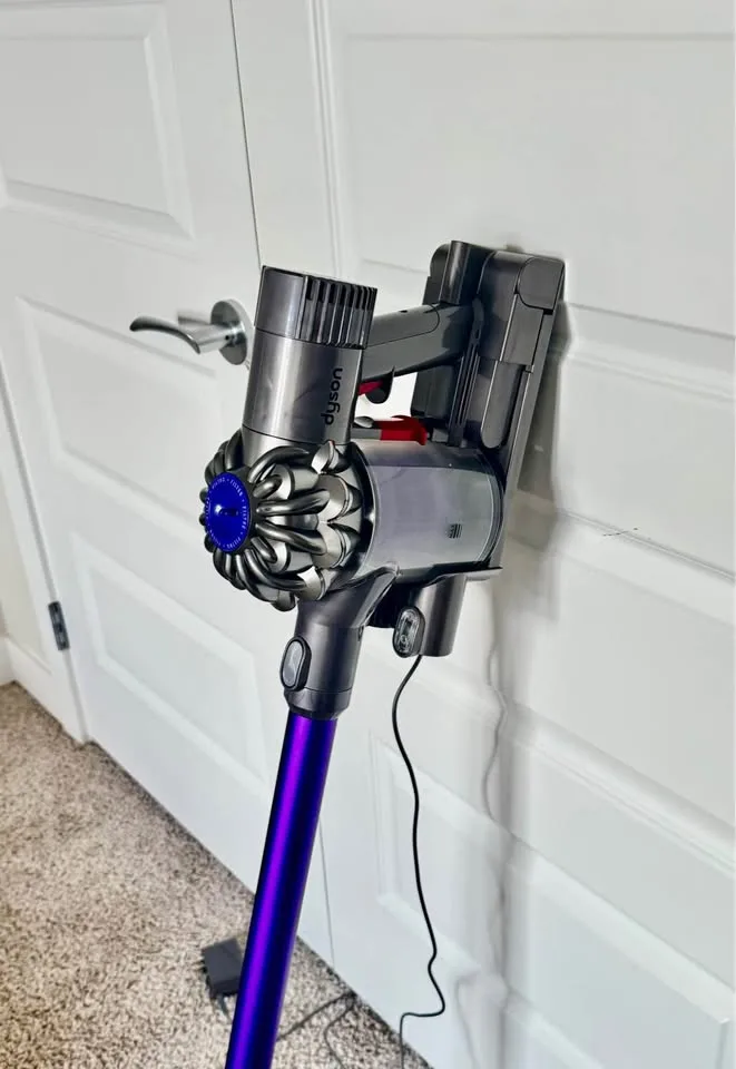 Dyson V6 Vacuum - Dyson Cordless Vacuum image indicator(2)