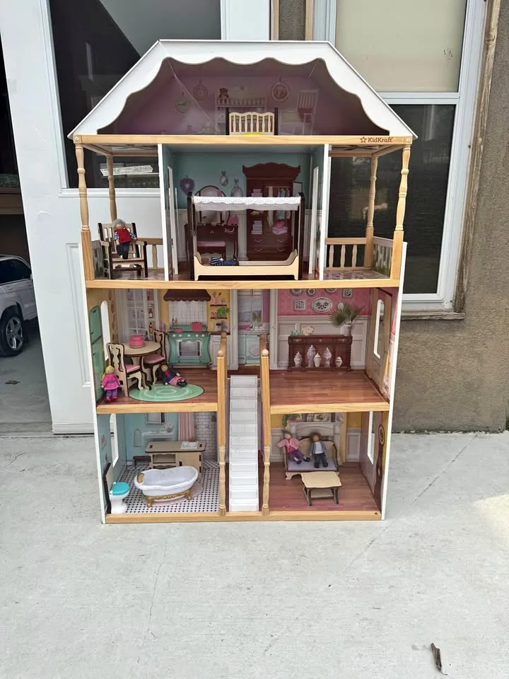 Kidkraft Dollhouse