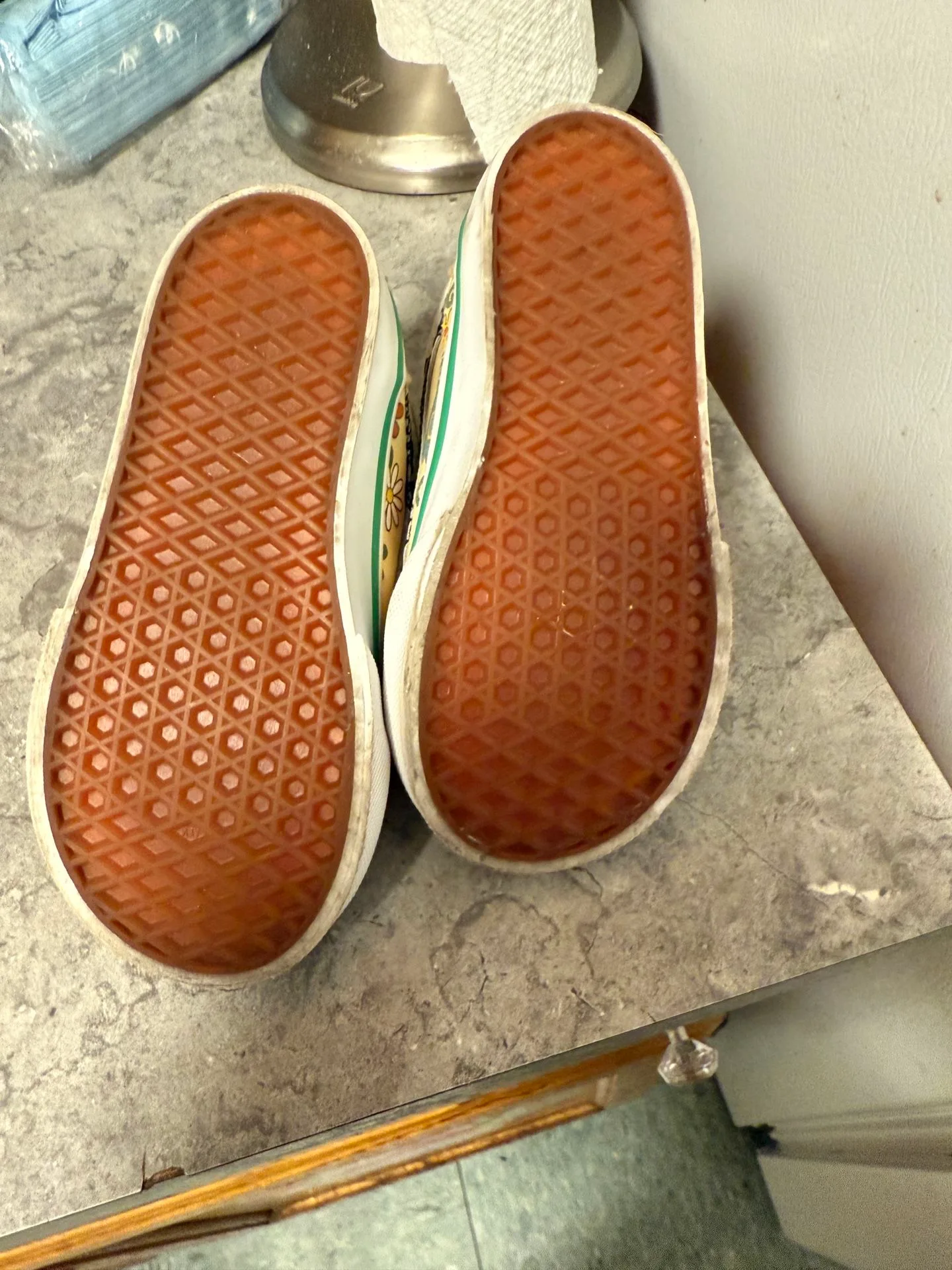 Elmo Vans image indicator(2)