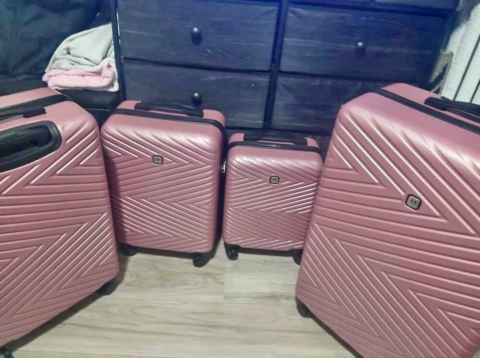 4 pc luggage (Take all x $135)!