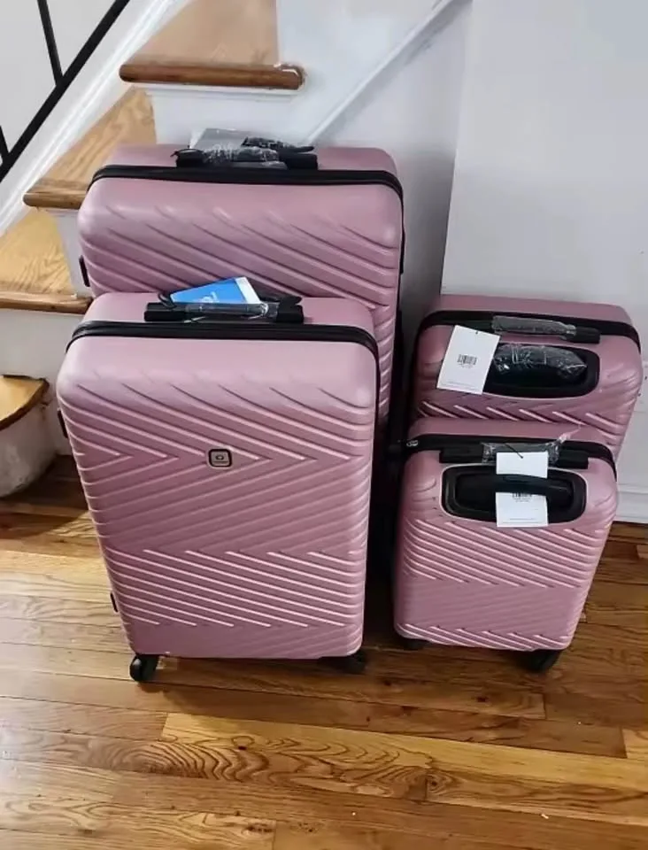 4 pc luggage (Take all x $135)! image indicator(2)