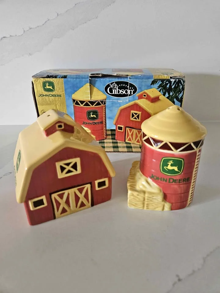 John Deere Farmhouse Salt and Pepper Shaker Set thumbnail