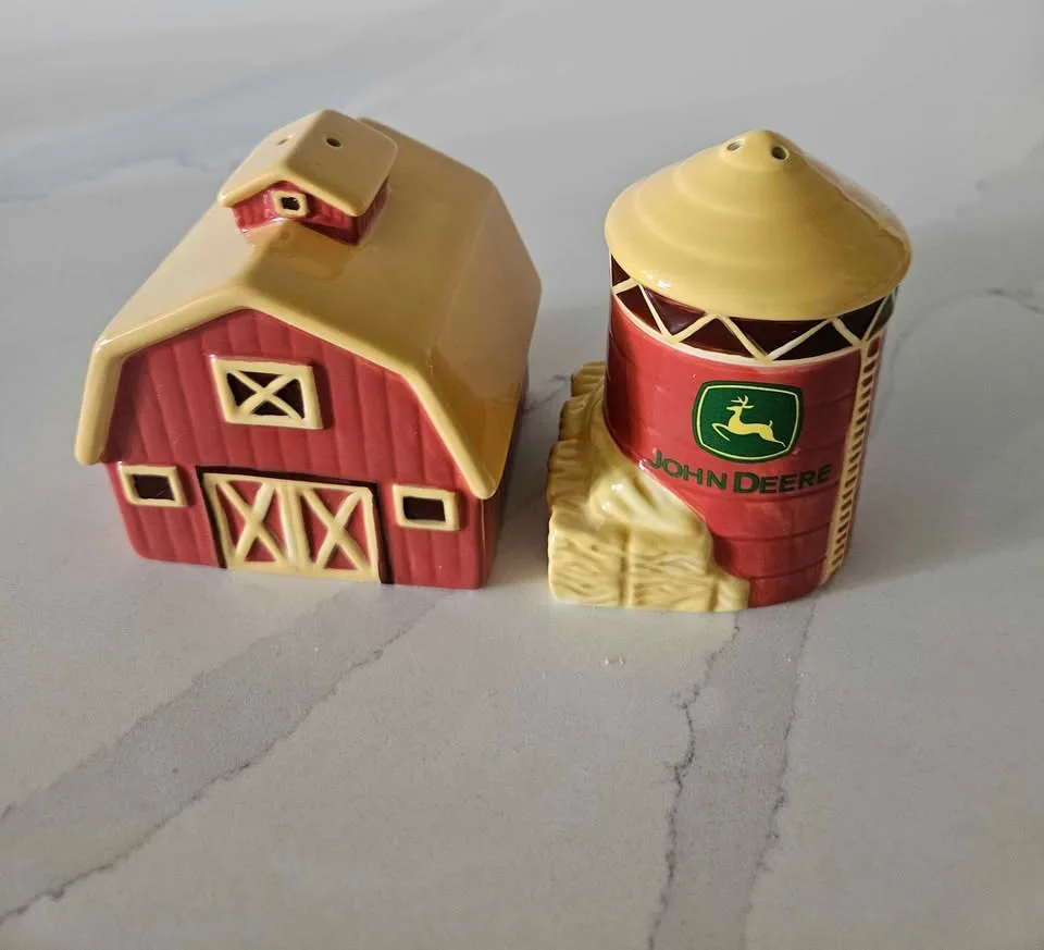 John Deere Farmhouse Salt and Pepper Shaker Set image indicator(2)