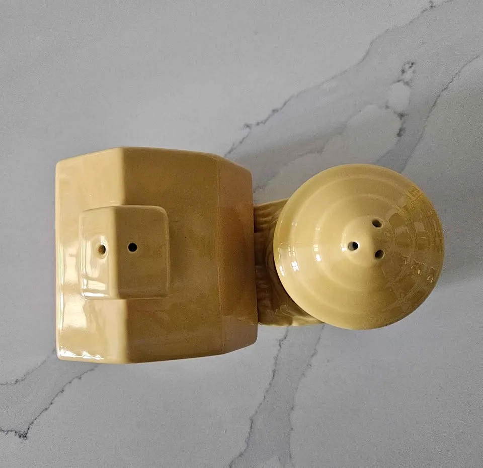 John Deere Farmhouse Salt and Pepper Shaker Set image indicator(4)