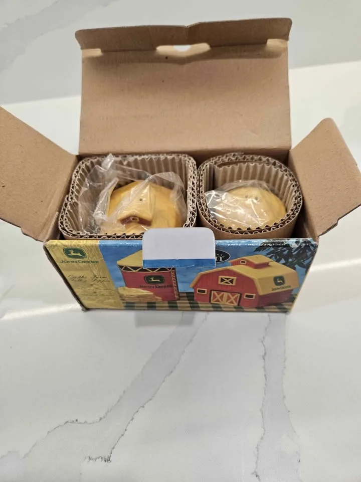 John Deere Farmhouse Salt and Pepper Shaker Set image indicator(9)